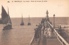 Trouville Sortie Des Barques De Peche -
													14 Calvados
												