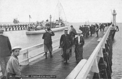 Trouville L'Arrivee D'Un Torpilleur