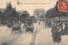 Carte postale ancienne L'Avenue du Bois de Boulogne
                                                                     à Paris 16e
                                