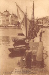 Trouville Sur Mer Le Quai Vallee Et Le Casino Municipal (cliché vertical à Trouville-sur-Mer