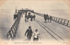 Trouville Sur Mer La Jetee Promenade à Trouville-sur-Mer