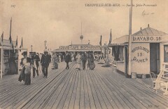 Trouville Sur Mer Sur La Jetee Promenade à Trouville-sur-Mer