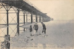 Trouville Sur Mer Sous La Jetee Promenade / Scene De Plage / Mer à Trouville-sur-Mer