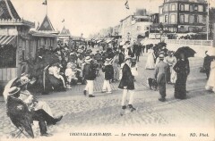 Trouville Sur Mer La Promenade Des Planches à Trouville-sur-Mer