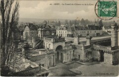 Anet Le Portail du Chateau vu de la Cour France -
													28 Eure et Loir
												