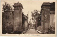 Avallon La Petite Porte et la Rue Bocquillot France à Avallon