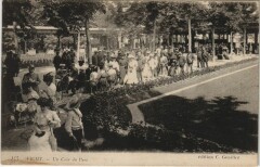 Vichy Un coin du Parc à Vichy