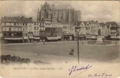 Beauvais La Place Jeanne Hachette à Beauvais