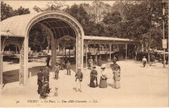 Vichy Le Parc, une allee couverte à Vichy