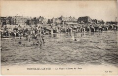 Trouville La Plage a l'heure des Bains