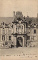 Lisieux Porte des Tribunaux, Ancien Palais Episcopal à Lisieux