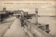 Saint Malo Le Sillon et Tour du Chateau à Saint-Malo
