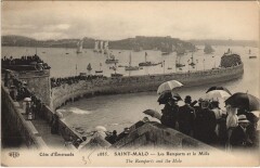 Saint Malo Les Remparts et le Mole à Saint-Malo