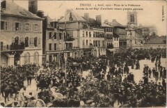 Troyes Arrivee Regiment 60e 1910 place de la prefecture à Troyes