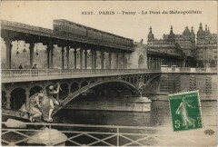 Carte postale ancienne Passy - Le Pont du Métropolitain
                                                                     à Paris 15e
                                