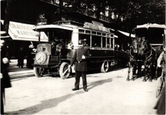 Paris - La circulation sur un Boulevard à Paris
