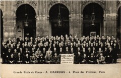 Carte postale ancienne Grande Ecole de Coupe - A. Darroux - Place des Victoires
                                                                     à Paris 1er
                                