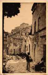 Les Baux La Rue des Fours et le Chateau