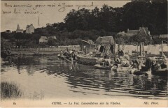 Vitre Le Val , Lavandieres sur la Vilaine