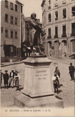 Rennes Statue de Leperdit à Rennes