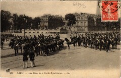 Paris Une revue de la Garde Republicaine