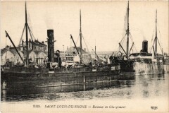 Port-Saint-Louis-de-Rhone Bateaux en Chargement