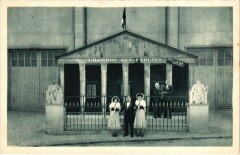 Carte postale ancienne Stand des Vins Supérieurs G.R.A.P. à la Foire de Paris
                                                                     à Paris 15e
                                