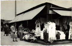 Paris Au Marche aux Puces une marchande a la toilette