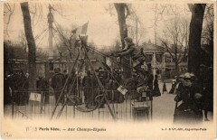 Carte postale ancienne Aux Champs-Elysées
                                                                     à Paris 8e
                                