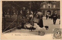 Carte postale ancienne L'Aveugle du Pont des Arts
                                                                     à Paris 1er
                                