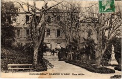 Pensionnat Jeanne-d'Arc - Une Allee
