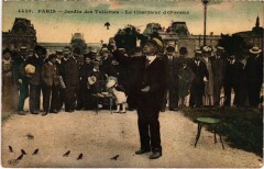 Paris Petits Metiers Le charmeur d'oiseaux aux Tuileries