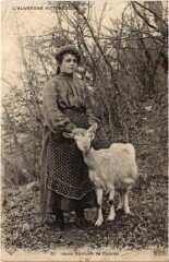 L'Auvergne Jeune Gardeuse de Chevres France