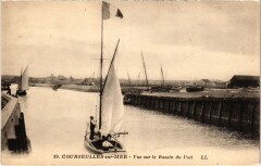 Courseulles Vue sur le Bassin du Port France