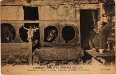 Interieur de Ferme Bretonne - Chambre et Etable Communes