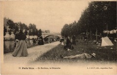 Paris Vecu. en Banlieu le dimanche