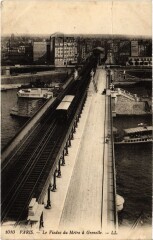 Carte postale ancienne Le Viaduc du Métro à Grenelle
                                                                     à Paris 16e
                                