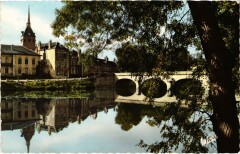 Romorantin L'Eglise et le pont s la Sauldre France