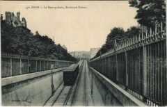 Carte postale ancienne Le Métropolitain - Boulevard Pasteur
                                                                     à Paris 15e
                                