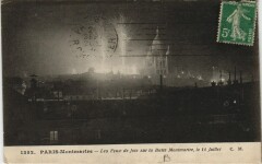 Carte postale ancienne Feux de joie tirés sur les Réservoirs de la Butte Montmartre le 14 Juillet
                                                                     à Paris 9e
                                