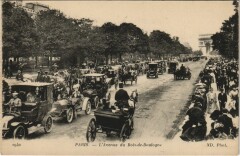 Carte postale ancienne L'Avenue du Bois-de-Boulogne
                                                                     à Paris 16e
                                