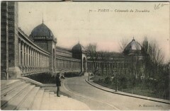 Carte postale ancienne Colonnade du Trocadéro
                                                                     à Paris 16e
                                