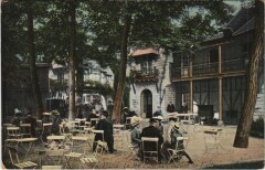 Le Pré Catelan - Devant la Laiterie à Paris