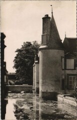 Grandchamp Une Tour du Chateau