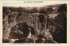 Pierre-Perthuis La Roche-Percee - La Cure et les Deux Ponts à Pierre-Perthuis