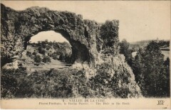 Pierre-Perthuis La Roche Percee - Vallee de la Cure à Pierre-Perthuis