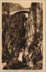Route de La Berarde - La Cascade et le Pont du Diable