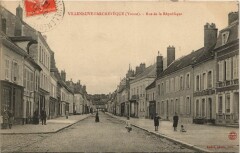 Villeneuve-L'Archeveque Rue de la Republique France