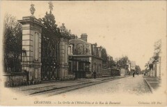 Chartres La Grille de l'Hotel Dieu France à Chartres
