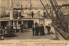 Le Petit Polyte a Bord d'un Navire de Guerre Ships